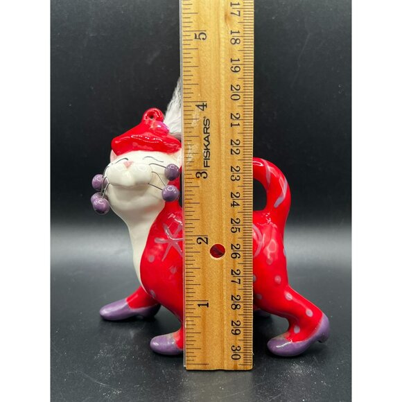 WhimsiClay by Amy Lacombe Cat Figurine GINNY 2007 #11022 with Tag Red w/ Feather - Picture 8 of 9